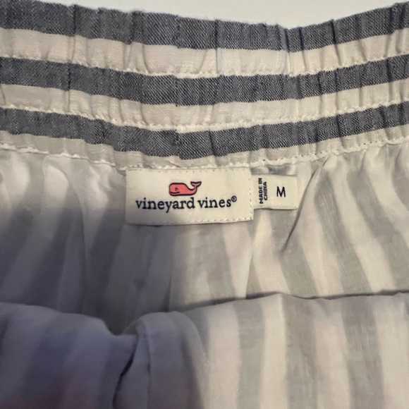 VINEYARD VINES | Med | EMBROIDERED DOTS! - Picture 6 of 13